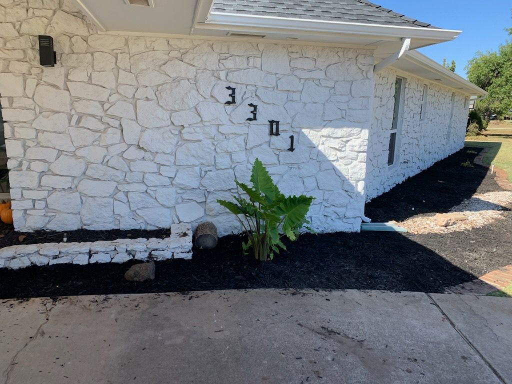 Flower Bed Design & Black Mulch Install