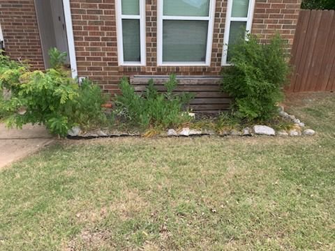 Front Bed Cleanup & Mulch Refresh